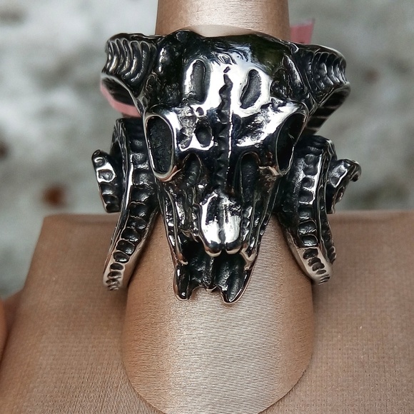 Stainless Steel Ram Skull Ring - Picture 2 of 3